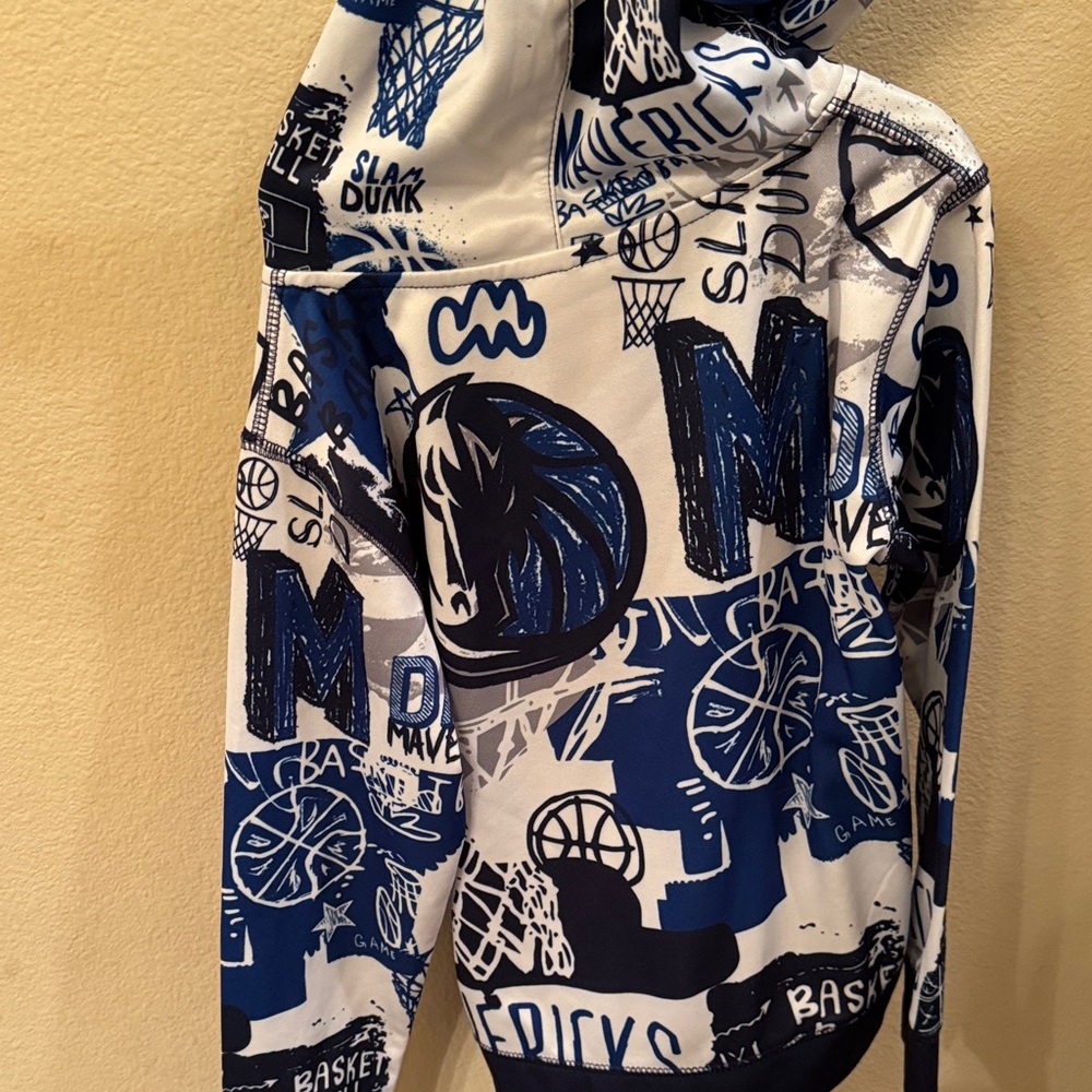 Dallas Mavericks - Picture 3 of 3